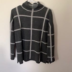 grey and white turtleneck!